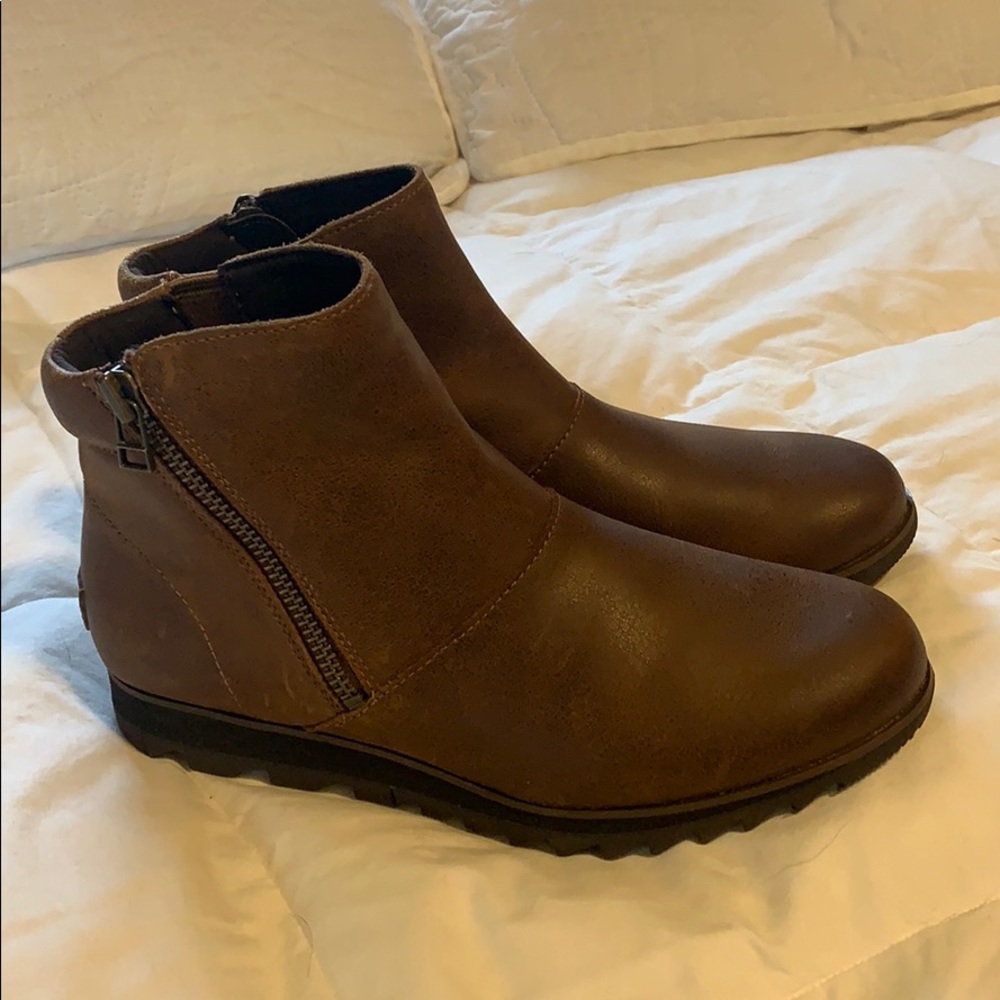 Sorel Harlow zip